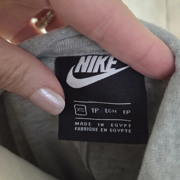 NWT Nike Women's Heather Gray Hoodie - Picture 5 of 7